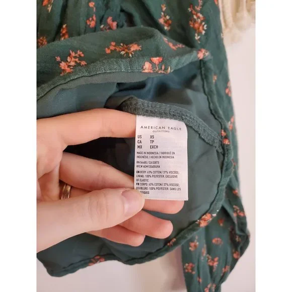 American Eagle Green Dainty Floral Long Sleeve Cropped Smocked Top, Size XS - Picture 6 of 6